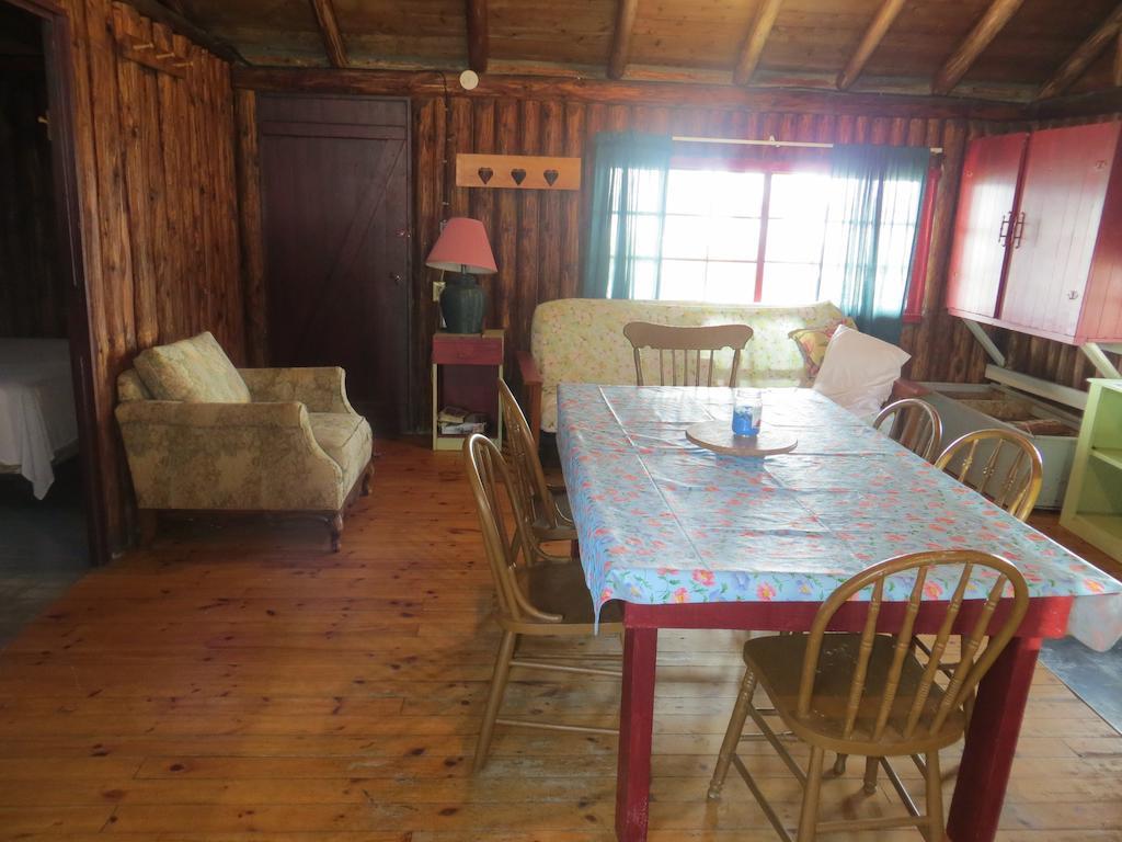 Lake Wolsey Cabins Hotel Gore Bay Exterior foto