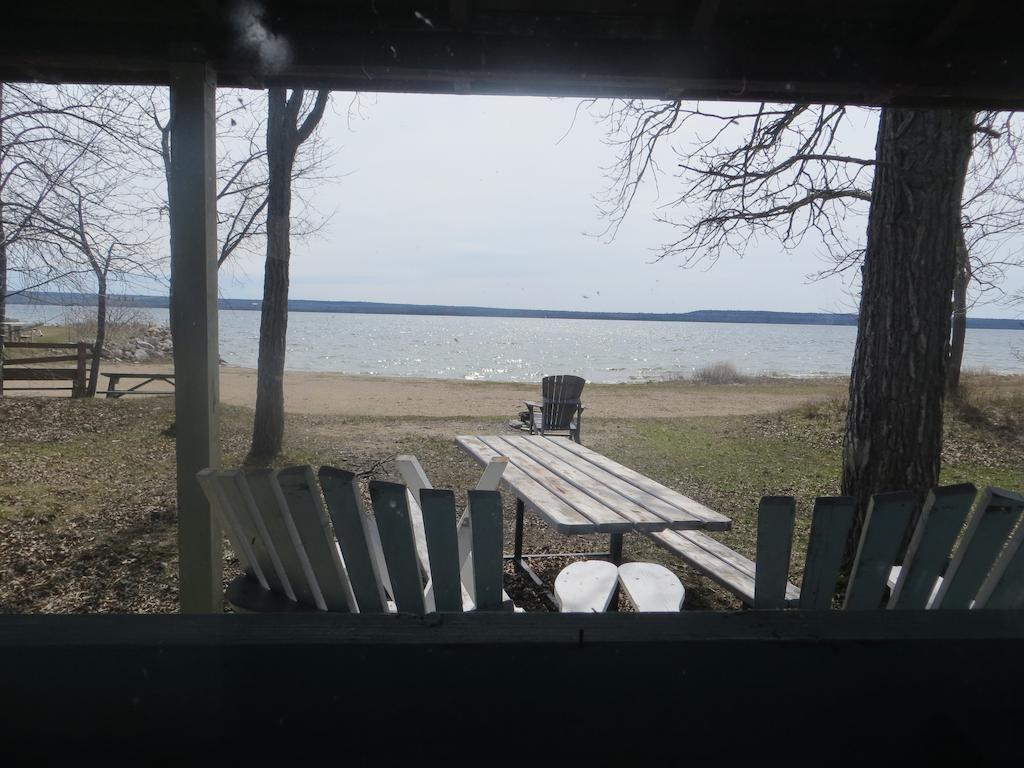 Lake Wolsey Cabins Hotel Gore Bay Exterior foto