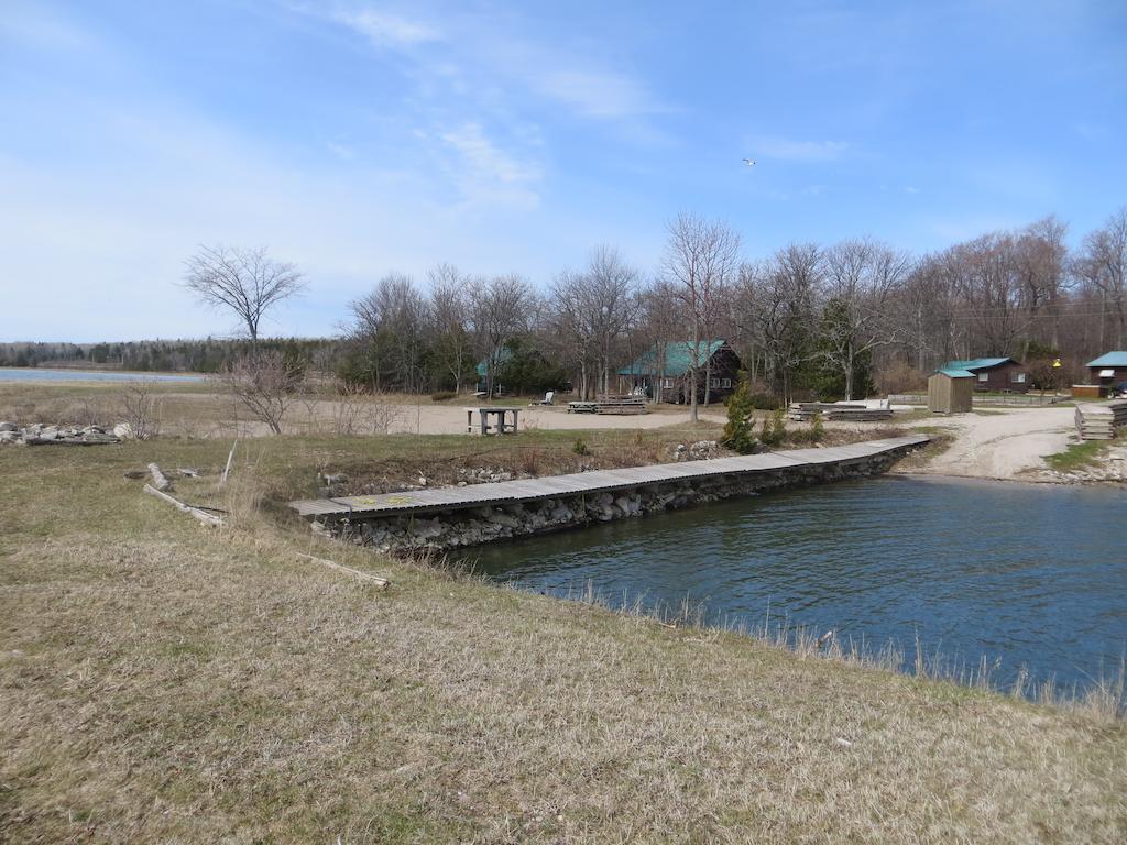 Lake Wolsey Cabins Hotel Gore Bay Exterior foto