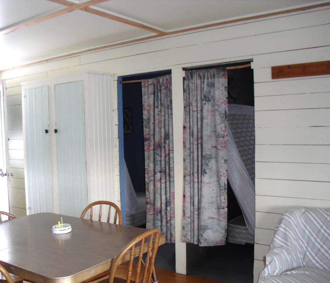 Lake Wolsey Cabins Hotel Gore Bay Exterior foto